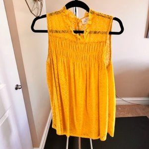 Boutique Sleeveless Lace Top - Size Large